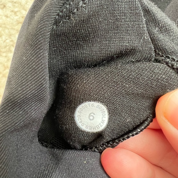 Lululemon black camo energy sports bra size 6 - Picture 5 of 5
